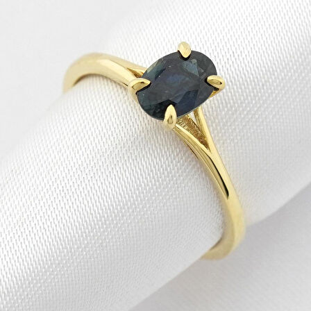 Safir Oval Tektaş Yüzük
