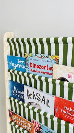 Montessori 5 Katlı Ahşap Çocuk Kitaplığı – Kumaş Cepli Duvara Monte Kitaplık Yeşil