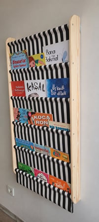 Montessori 5 Katlı Ahşap Çocuk Kitaplığı – Kumaş Cepli Duvara Monte Kitaplık Siyah