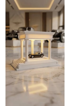 Arvina Atelier Premium LED’li Sütunlu Showroom | 3D Dekoratif Koleksiyon Standı | Işıklı Vitrin Tasarımı | 1:64 Ölçek (Araç Dahil Değil) | Beyaz