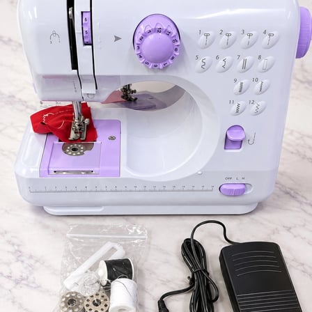 Ayak Pedallı Dikiş Makinesi Beyaz Lila Mini Tasarım