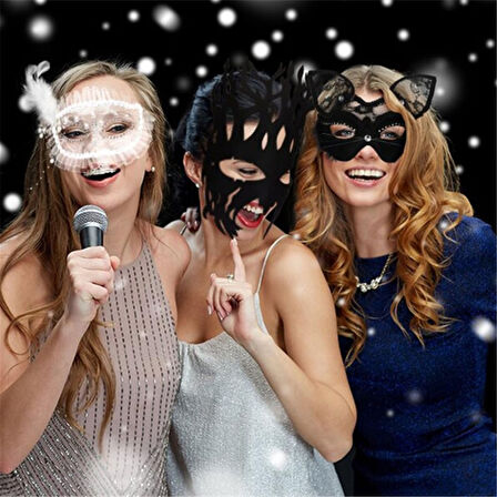 Beyaz Renk Yandan Tüylü İnci İşlemeli Taşlı Dantelli Parti Maskesi 17x12 cm 