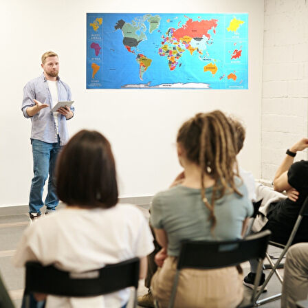 Renkli atlas Dünya haritası Manyetik Yapıştırıcı Gerektirmeyen Duvar Stickerı 118 Cm * 56 Cm 