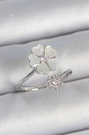 Pirinç Gümüş Renk Beyaz Mineli Çiçek Model Zirkon Taş Detay Kadın Yüzük - Lisinya