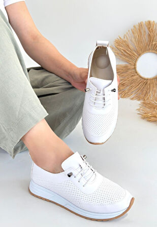Tone Beyaz Cilt Bağcıklı Spor Ayakkabı - Lisinya