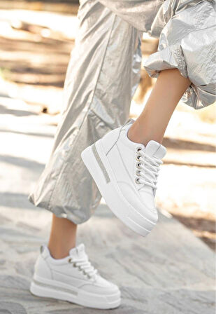 Lulu Beyaz Cilt Bağcıklı Spor Ayakkabı - Lisinya