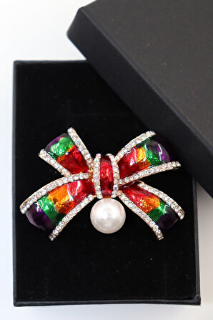 Fiyonk broş. Taşlı tasarım broş, incili broş. Yaka iğnesi broş. Kadın broş. Broş.