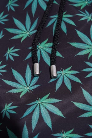 Erkek Cannabis Leaves Deniz Şortu Siyah-Yeşil