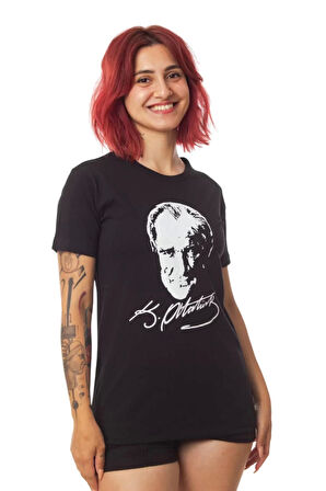 kisa kollu dijital baski siyah beyaz ataturk resimli imzali tisort