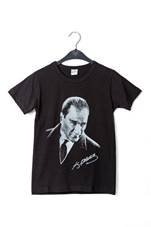 kisa kollu dijital baskili siyah beyaz ataturk resimli imzali cocuk tisort