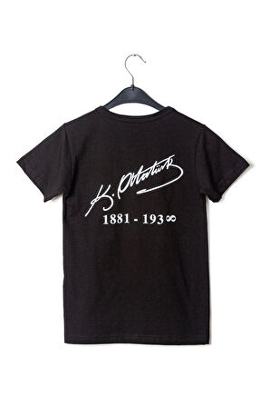 kisa kollu dijital baskili siyah beyaz ataturk resimli imzali cocuk tisort