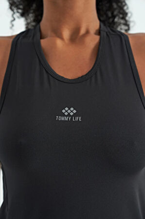 TOMMY LIFE Siyah Yırtmaç Detaylı O Yaka Sıfır Kollu Standart Kalıp Kadın Spor Atlet - 97256