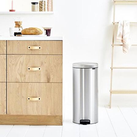 Brabantia Çöp Kutusu 30 litre Newicon Pedallı Krom 114366