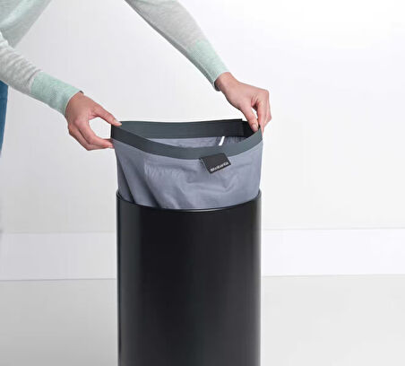 Brabantia Matt Black Mantar Kapaklı Çamaşır Sepeti 35lt