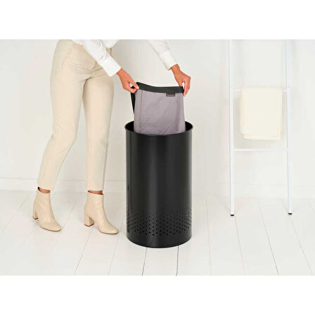 Brabantia Matt Black Plastik Kapaklı Çamaşır Sepeti 60lt (871075524280)