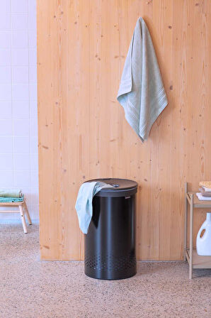 Brabantia Matt Black Plastik Kapaklı Çamaşır Sepeti 60lt (871075524280)