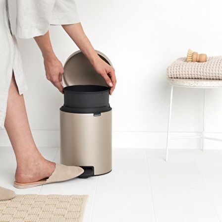 Brabantia Çöp Kutusu 5 litre Newicon Pedallı Şampanya Rengi 304422