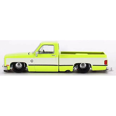 1:64 Diecast Chevrolet Silverado Kaido Flo Yellow V1 Mini GT Model Araba