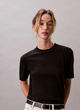Calvin Klein Yuvarlak Yaka Düz Siyah Kadın T-Shirt LV044B206GUB1