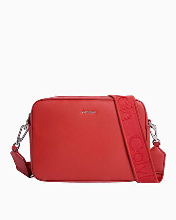 Calvin Klein Must Small Logolu Çapraz Askılı Çanta