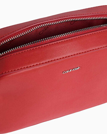 Calvin Klein Must Small Logolu Çapraz Askılı Çanta