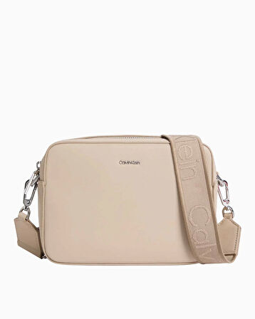 Calvin Klein Must Small Logolu Çapraz Askılı Çanta
