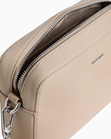 Calvin Klein Must Small Logolu Çapraz Askılı Çanta