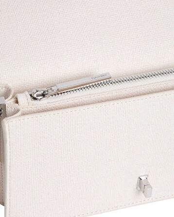 Calvin Klein Mini Chain Çapraz Askılı Çanta