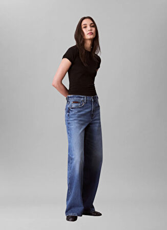 Calvin Klein Yuvarlak Yaka Düz Siyah Kadın T-Shirt LV044C216GUB1