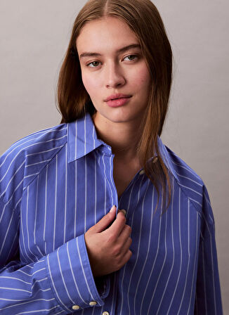 Calvin Klein Jeans Standart Gömlek Yaka Çizgili Mavi Kadın Gömlek LV047C118GXNS