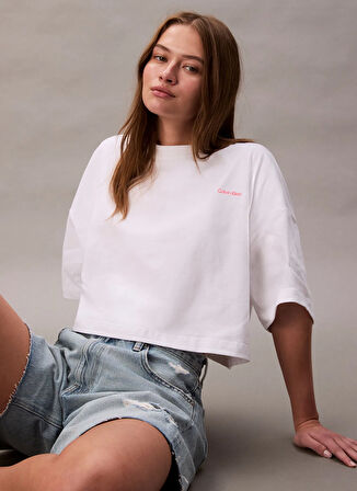 Calvin Klein Yuvarlak Yaka Baskılı Beyaz Kadın T-Shirt LV044C208GYAA
