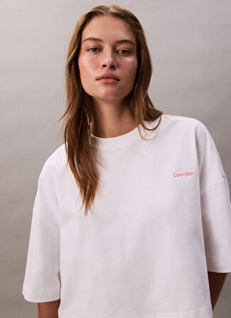 Calvin Klein Yuvarlak Yaka Baskılı Beyaz Kadın T-Shirt LV044C208GYAA