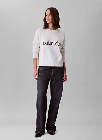 Calvin Klein Jeans Yuvarlak Yaka Standart Baskılı Beyaz Kazak Kadın LV047C311GYAS