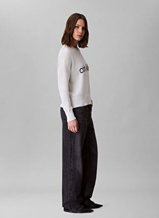 Calvin Klein Jeans Yuvarlak Yaka Standart Baskılı Beyaz Kazak Kadın LV047C311GYAS