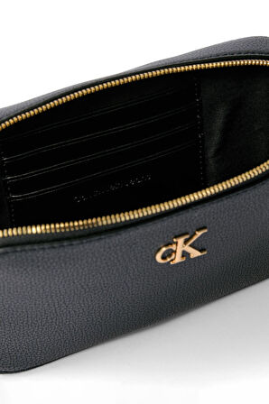 Kadın Zincir Askı Detaylı Minimalist Monogramlı Kamera Çantası - Siyah | 2XL