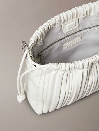 Calvin Klein Jeans PLISSE DRAWSTRING BAG Kadın Beyaz Çanta LV04F3076G-FUP