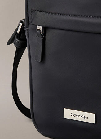 Calvin Klein Siyah Erkek Postacı Çantası SLEEK REPORTER