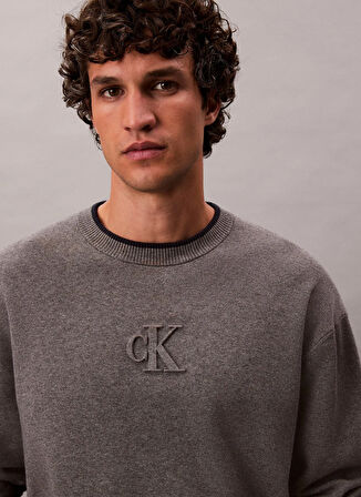 Calvin Klein Jeans Bisiklet Yaka Relaxed Düz Gri Erkek Kazak LV04RD300GP7E LS EMBOSSED LOGO CREW