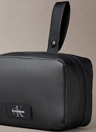 Calvin Klein Siyah Traş Çantası UTILITY DOPP KIT W HANGER
