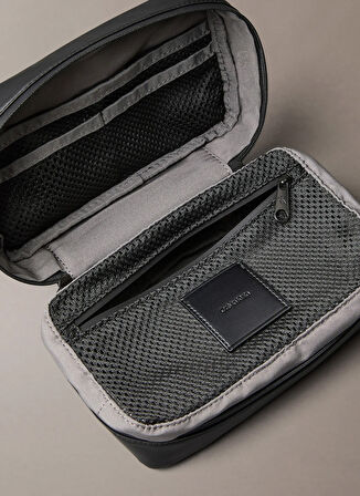 Calvin Klein Siyah Traş Çantası UTILITY DOPP KIT W HANGER