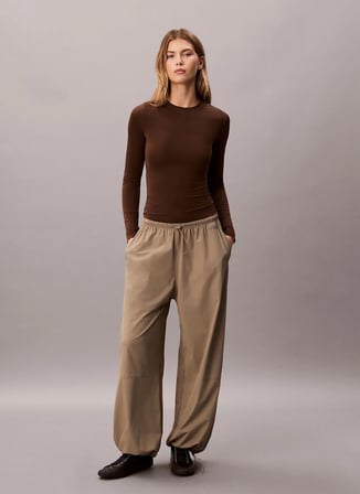 Calvin Klein Yuvarlak Yaka Düz Gri Kadın T-Shirt LVGWF5K140YUK