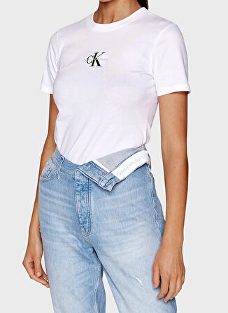Calvin Klein Jeans Bisiklet Yaka Baskılı Beyaz Kadın T-Shirt CORE MONOLOGO REGULAR TEE