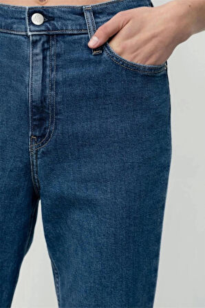 Calvin Klein Kadın  Normal bel Boru Paça Mavi Jeans