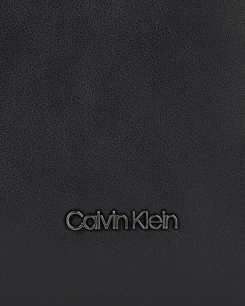 Calvin Klein Elevated Pu Flatpack Çapraz Askılı Çanta