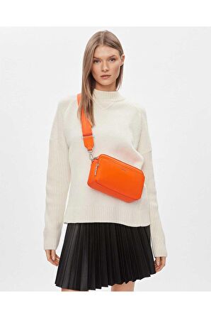 Kadın Calvin Klein Must Camera Bag Çapraz Askılı Çanta K60K608410