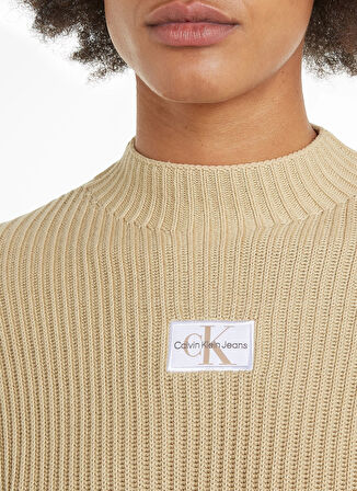 Calvin Klein Jeans Dik Yaka Standart Nakışlı Bej Kazak Kadın WOVEN LABEL LOOSE SWEATER