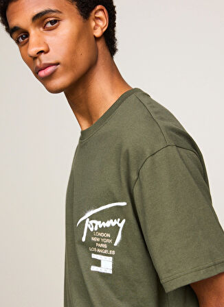 Tommy Jeans Bisiklet Yaka Baskılı Yeşil Erkek T-Shirt DM0DM18529M12 REG GRAFFITI SIG TEE