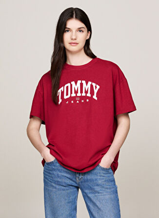 Tommy Jeans Yuvarlak Yaka Baskılı Kırmızı Kadın T-Shirt TJW OVS VARSITY 1 TEE EXT