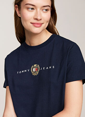 Tommy Jeans Yuvarlak Yaka Nakışlı Lacivert Kadın T-Shirt TJW REG CREST LINEAR TEE EXT