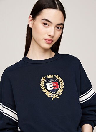 Tommy Jeans Yuvarlak Yaka Nakışlı Lacivert Kadın Sweatshırt TJW NW BXY CREST CREW